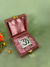 Om Magnetic Dabbi