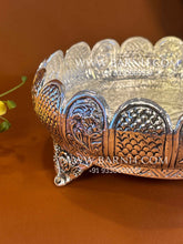 Curved Flower Urli