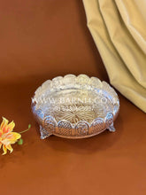 Curved Flower Urli