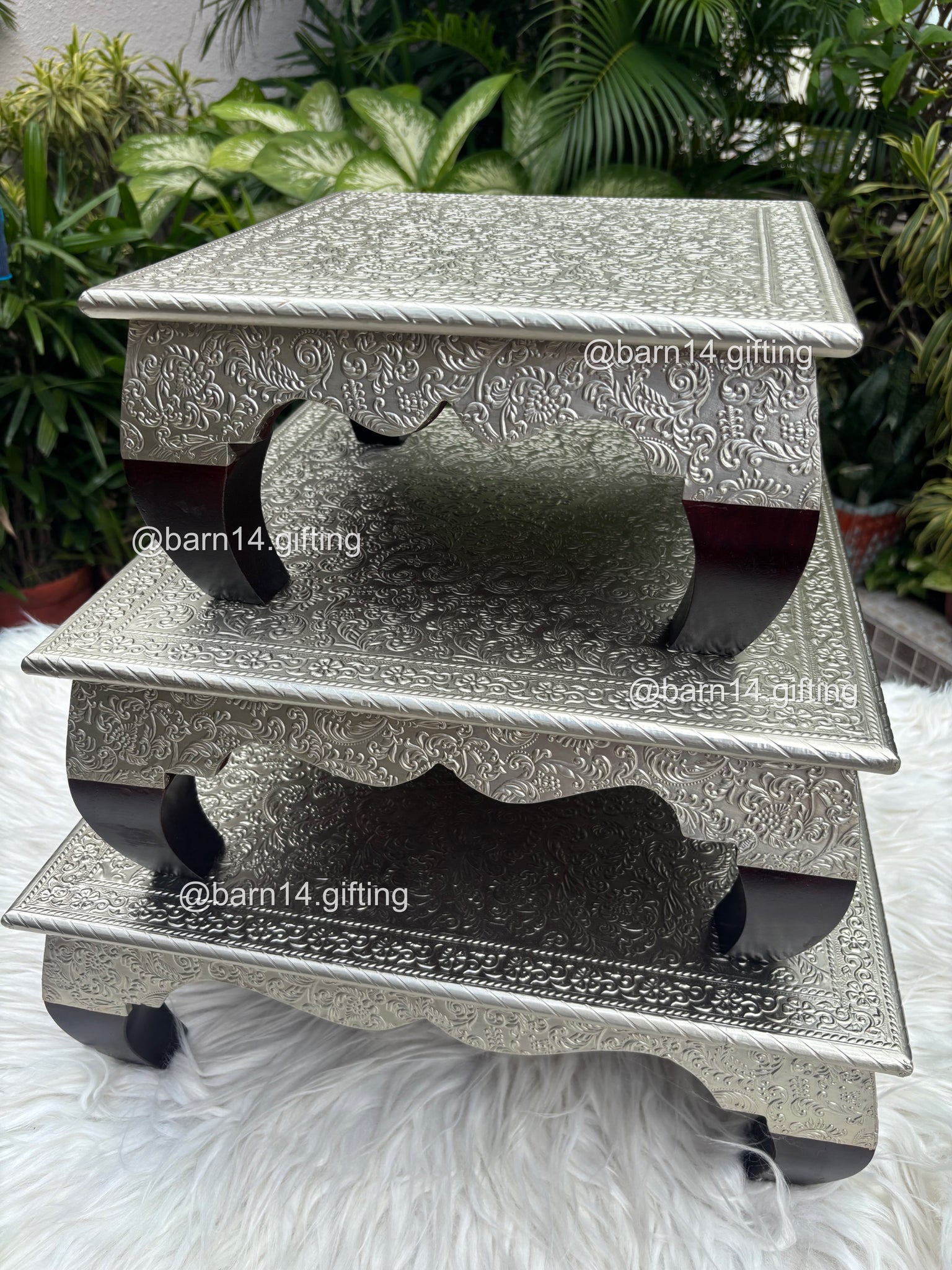 Curved wooden leg chowki