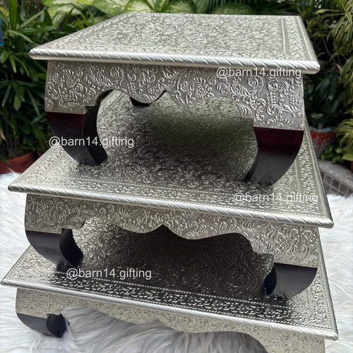 Curved wooden leg chowki