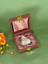Three Leaf Flower Magnetic Dabbi