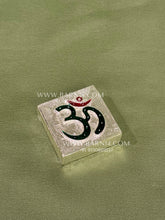 Om Magnetic Dabbi