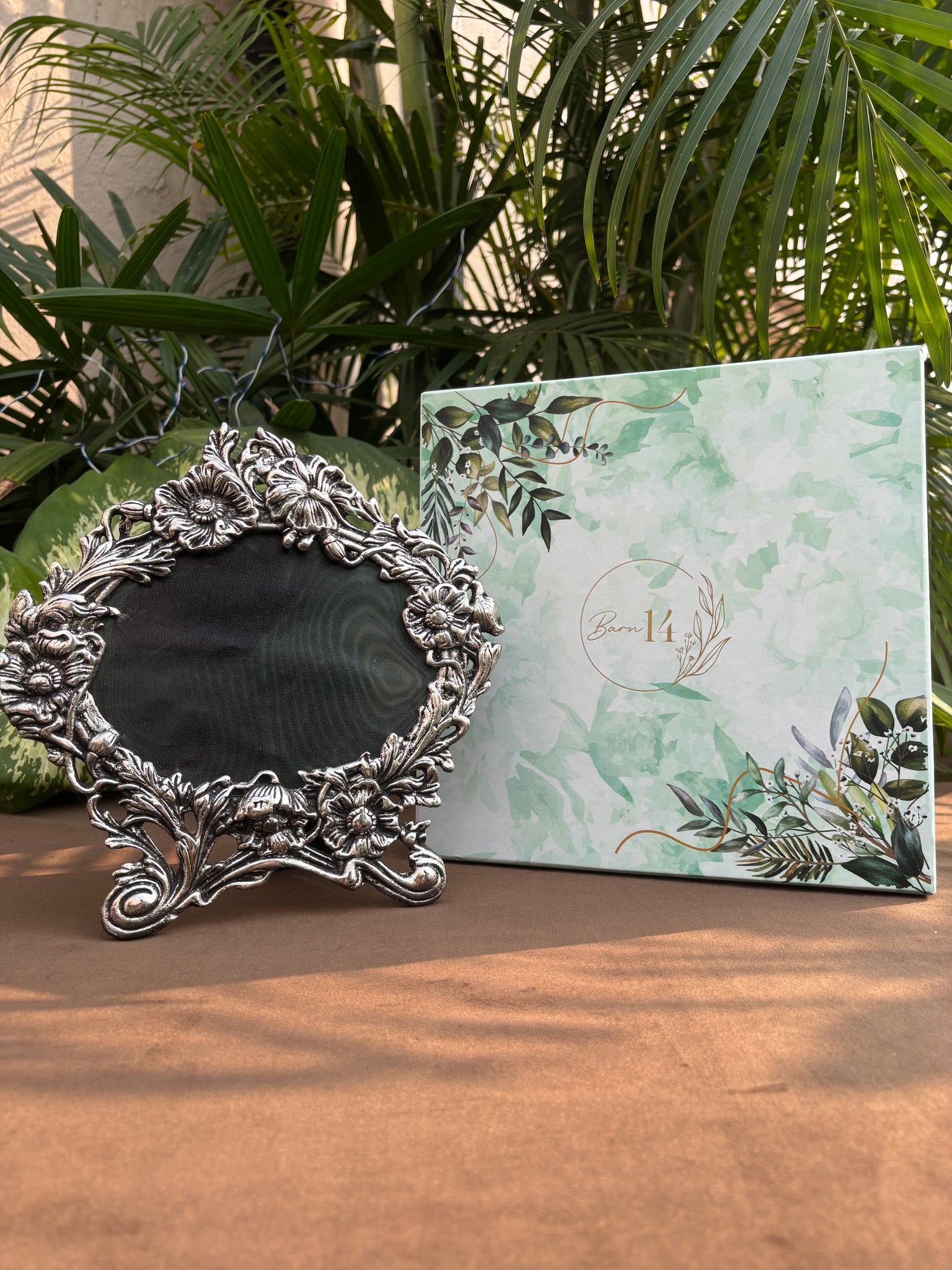 Oval Flower Photoframe