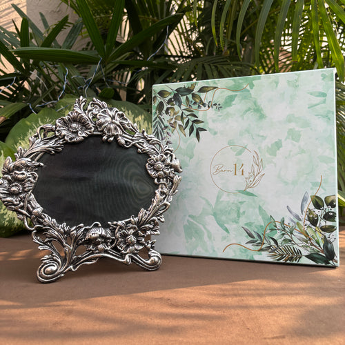 Oval Flower Photoframe