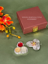 Three Leaf Flower Magnetic Dabbi