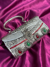 Multiple Stone Clutch