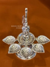 Five Wick Peacock Handle Diya