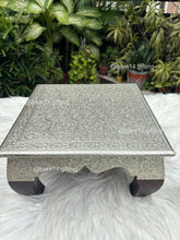 Curved wooden leg chowki