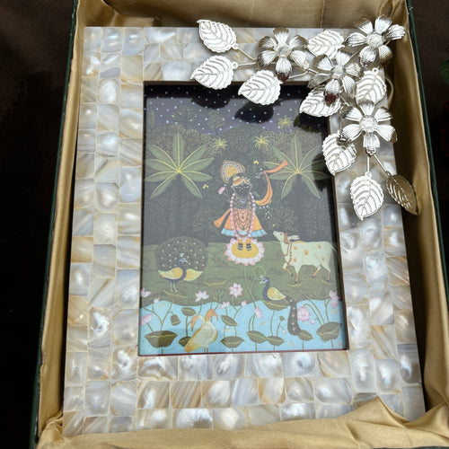 Mother of Pearl Photo Frame with Silver Motif