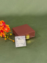Govardhan Magnetic Dabbi