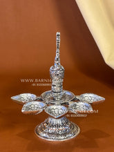 Five Wick Peacock Handle Diya