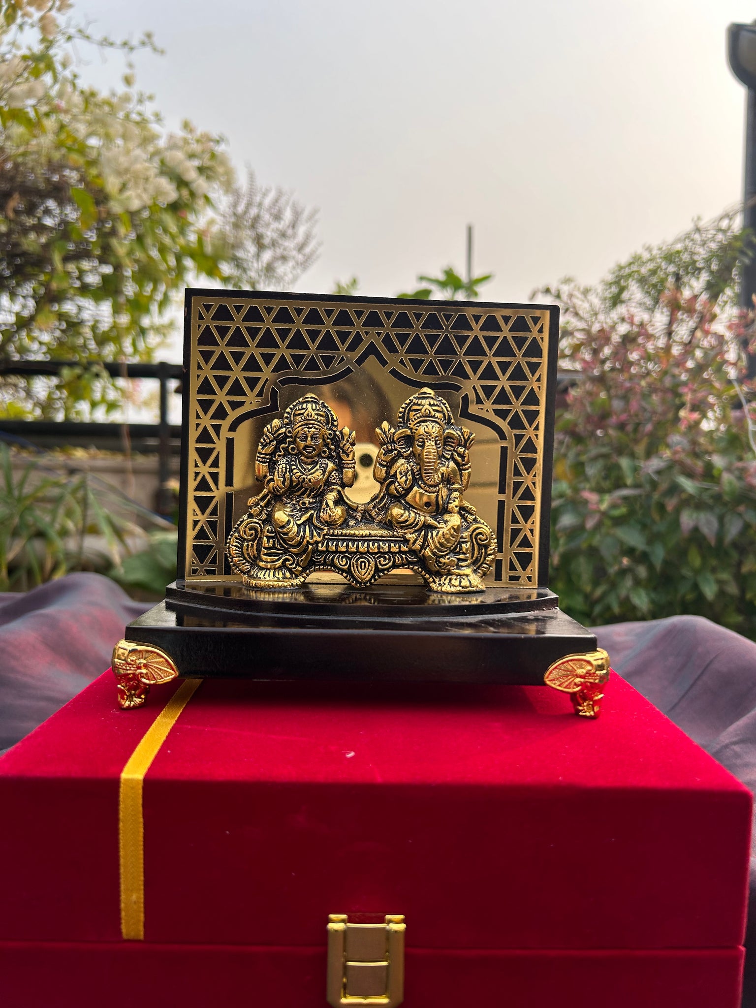 Ganesh Laxmi Darbar with Velvet Box