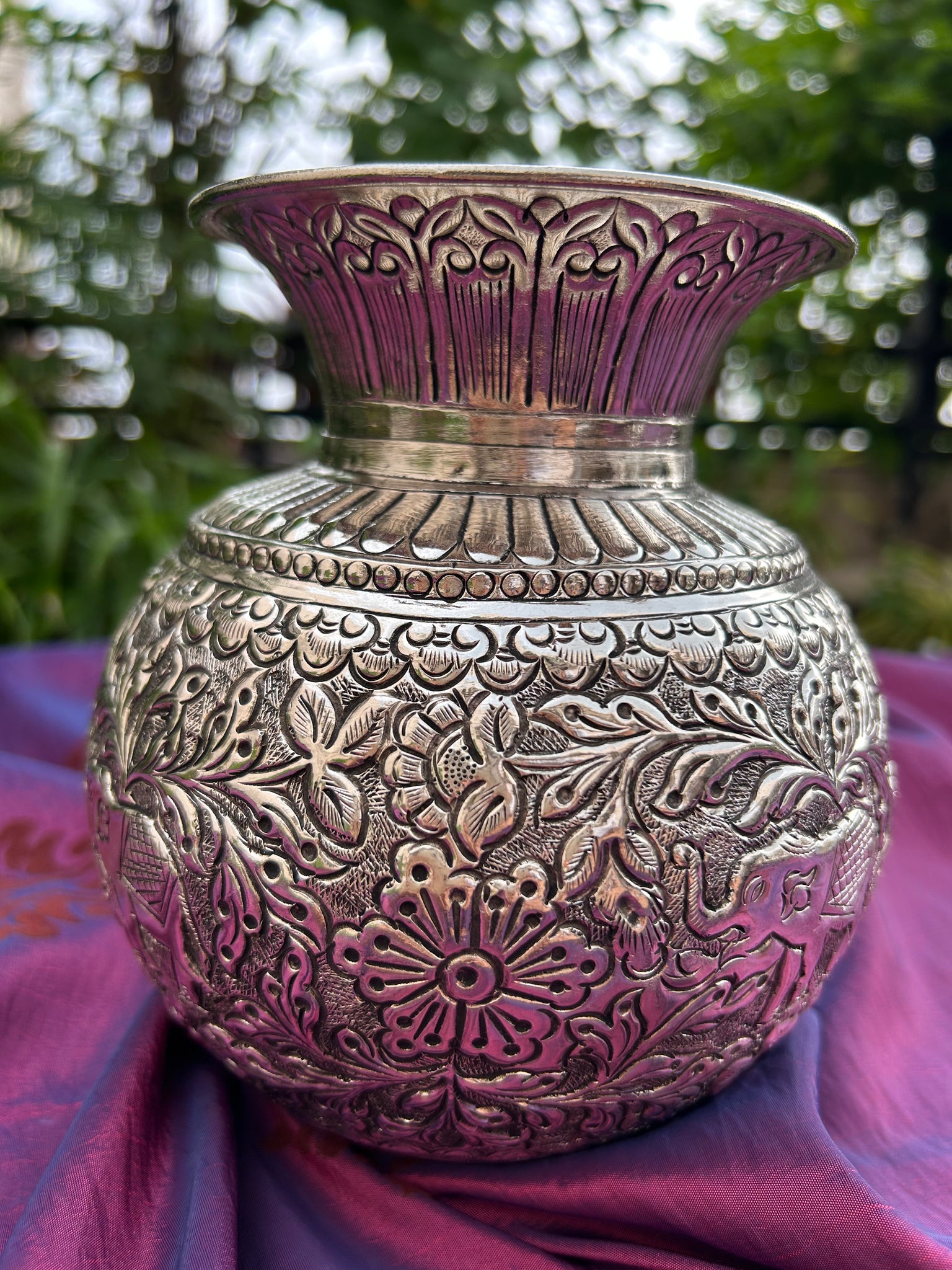 Fine Carved Round Flower Vase