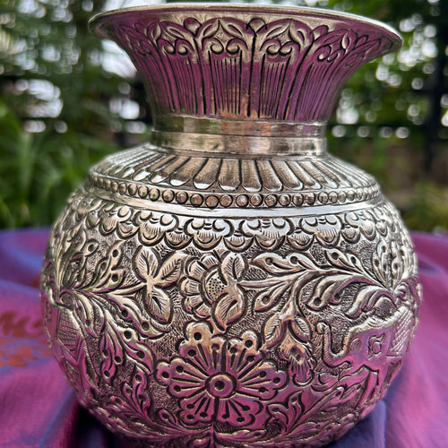 Fine Carved Round Flower Vase