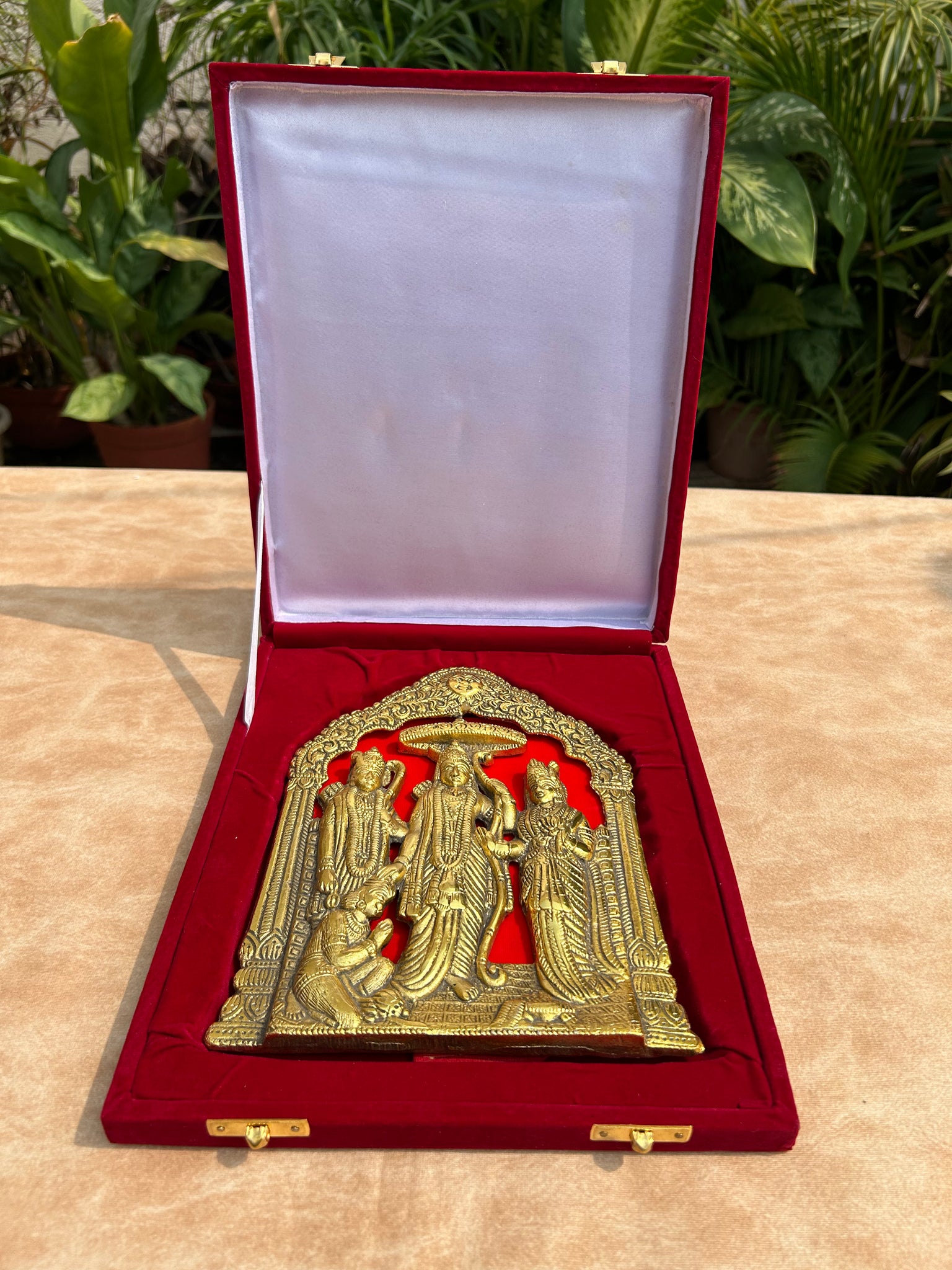 Maharav Ram Darbar with Velvet Box