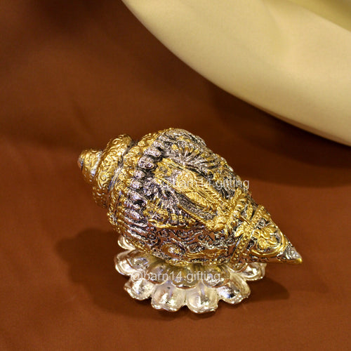 Vishnu Shankh on Kamal with silver and gold detailing – auspicious pooja décor and luxury gifting for Diwali, weddings, and corporate celebrations.
