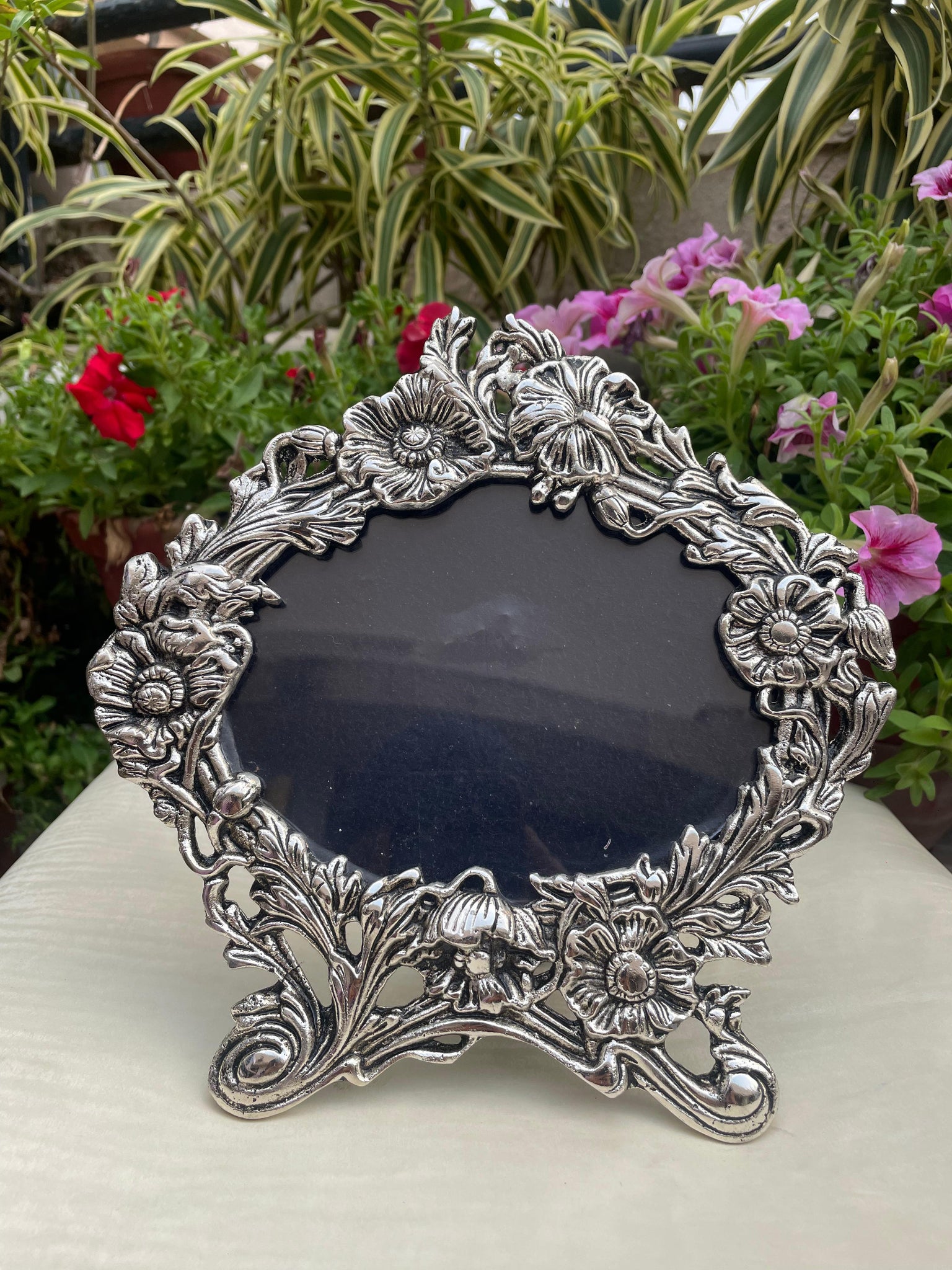 Oval Flower Photoframe