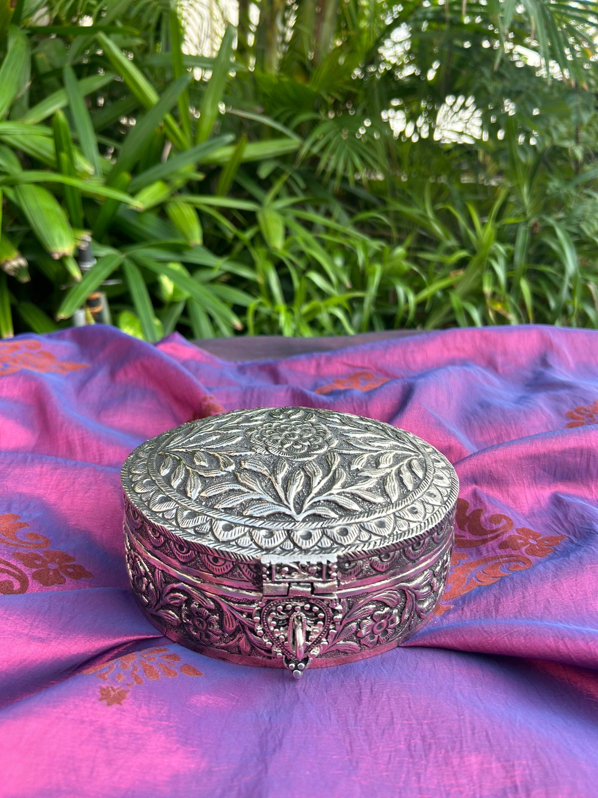 Round Floral Design Dry-Fruit Box