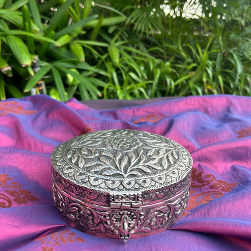 Round Floral Design Dry-Fruit Box