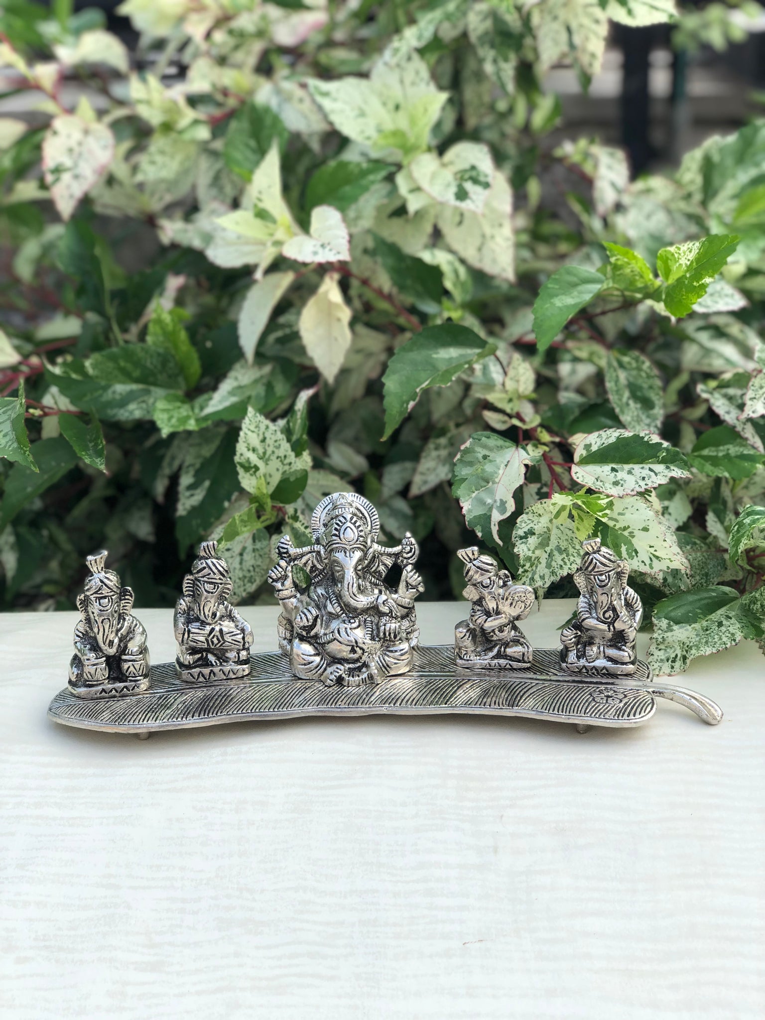 Musical 5 Ganesha on Leaf with Velvet Box